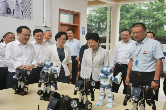 亚星官网·“未来人才智创空间”在永嘉县瓯北第五小学落成